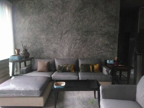 Lobby sitting area - Phuchada Residence (Sa Khu)