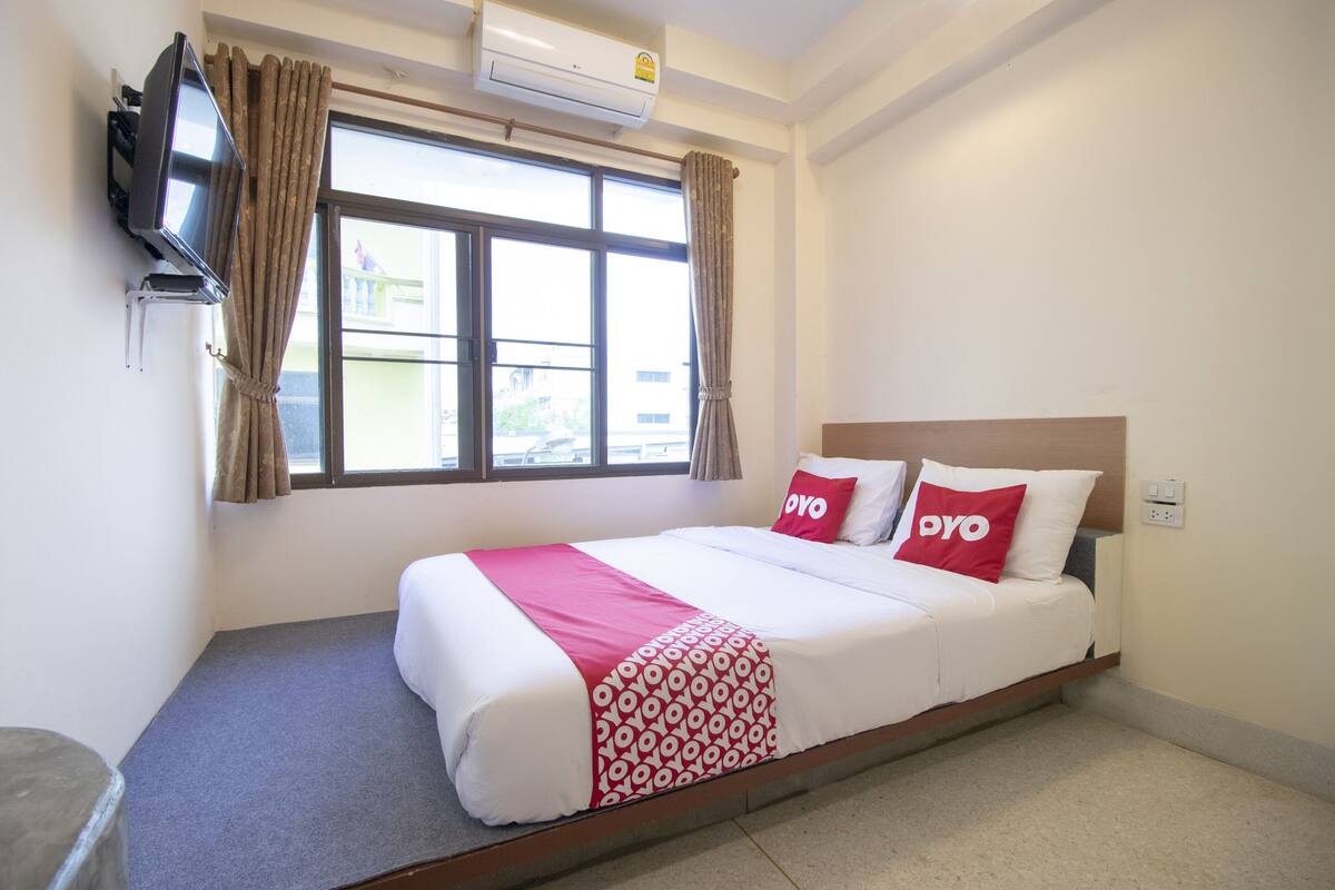Standard Double Room | Desk, soundproofing, WiFi (free), bed sheets