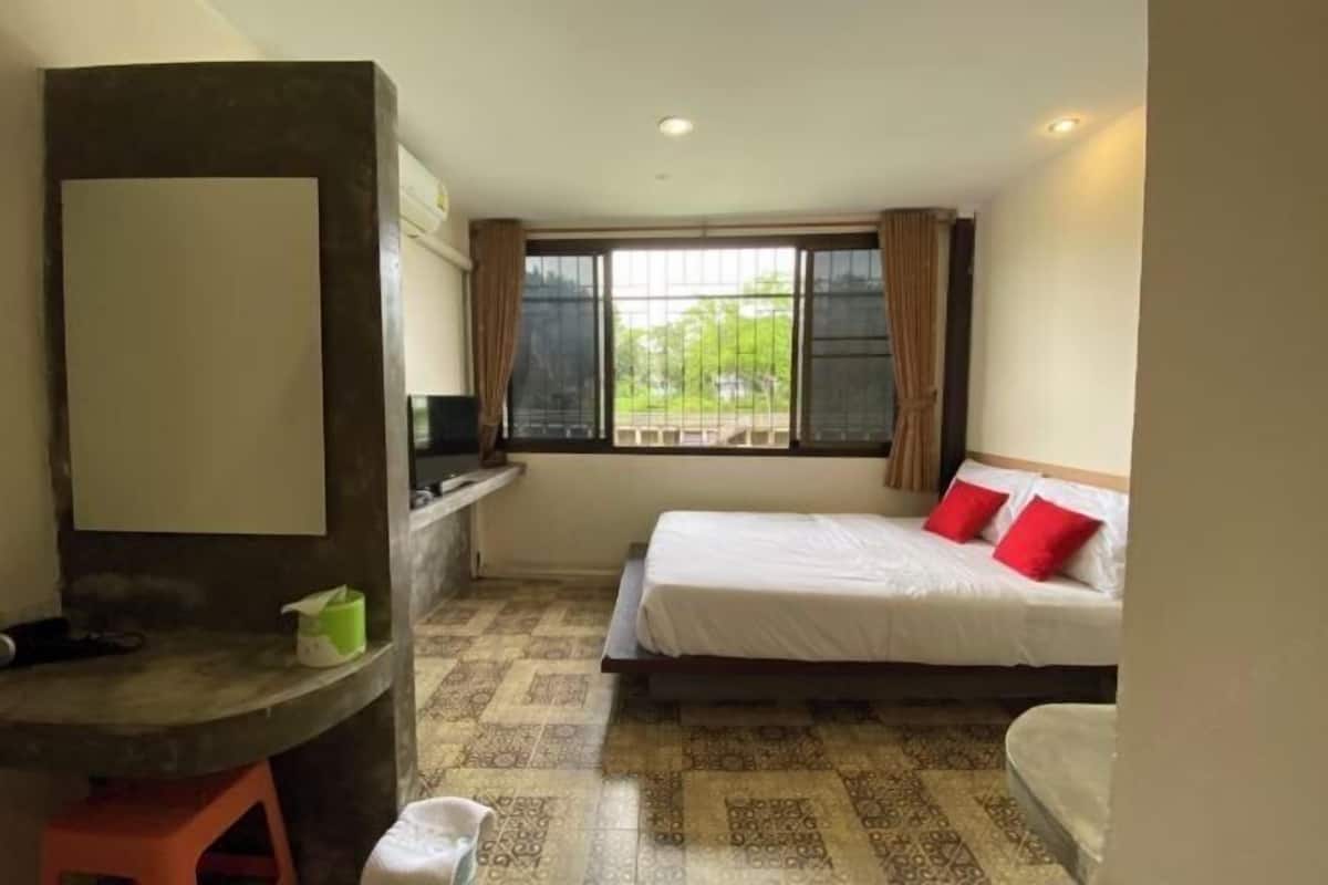 Bàn, phòng cách âm, truy cập Internet không dây miễn phí