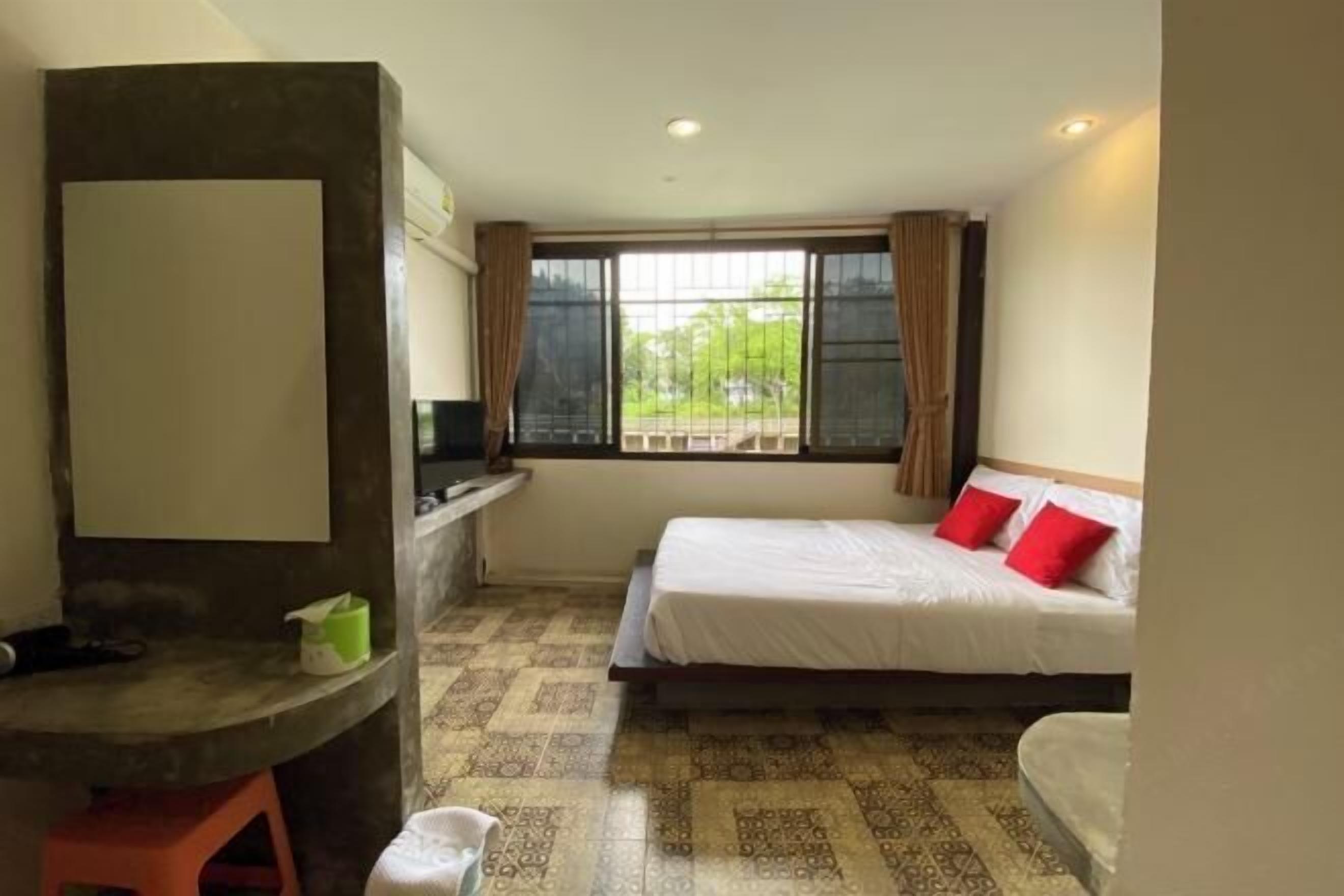 Bureau, chambres insonorisées, Wi-Fi gratuit, draps fournis