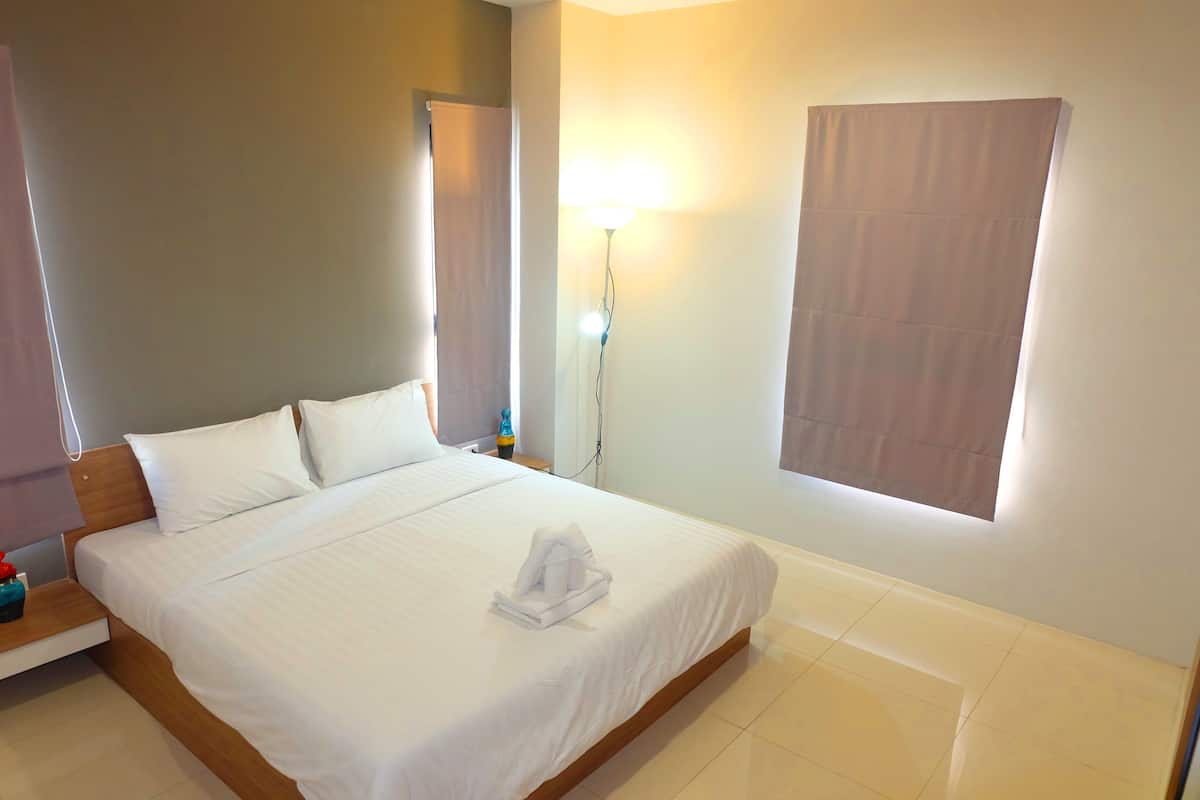 Suite | Premium bedding, free WiFi