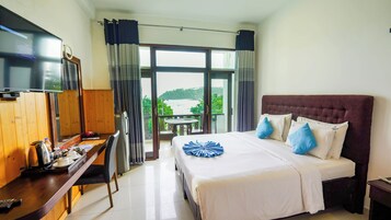 Family Room, Balcony, Sea View | 1 bedroom, free minibar, in-room safe, individually furnished
