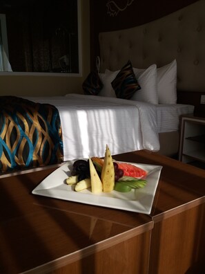 Minibar, in-room safe - Ocean Queen Hotel (Wadduwa)