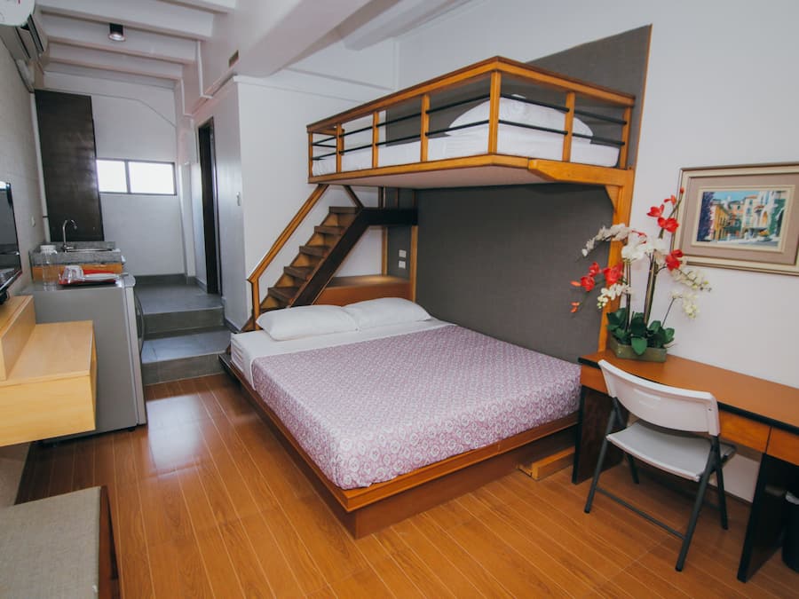Quarto casal luxo (Deluxe) | Escrivaninha, Wi-Fi de cortesia, roupa de cama