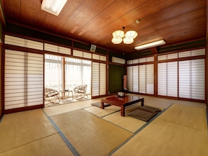 Quarto tradicional (Japanese-style, For 3-6 Guests) | Wi-Fi de cortesia