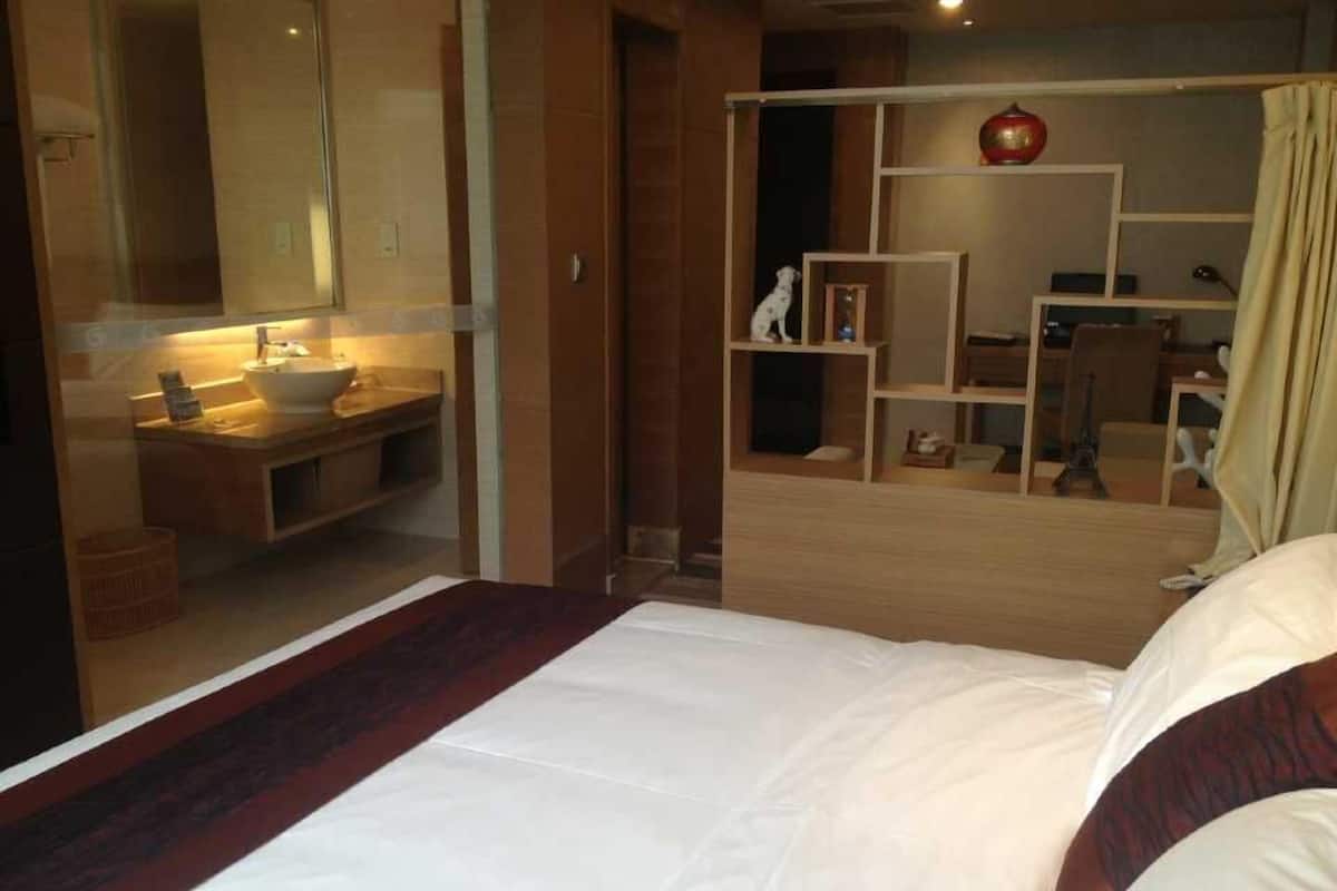 Suite | Minibar, una cassaforte in camera, una scrivania, tende oscuranti