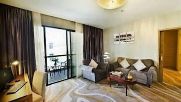 Deluxe Suite | Living area