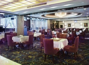 Breakfast, lunch and dinner served - Gold Bridge Garden Hotel Xiamen (Xiamen)