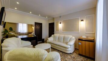 Suite, 1 Katil Kelamin (Double) | Ruang tamu | TV LCD