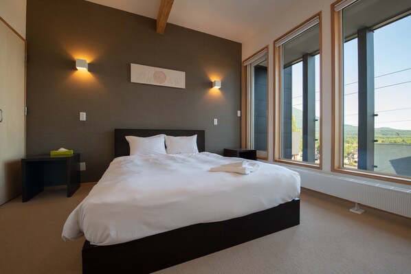 3 多间卧室、办公桌、免费折叠床/加床、免费 WiFi