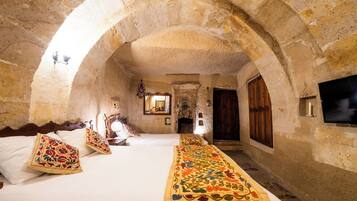 Standard Triple Room, Courtyard View | Individually furnished, desk, laptop workspace, soundproofing