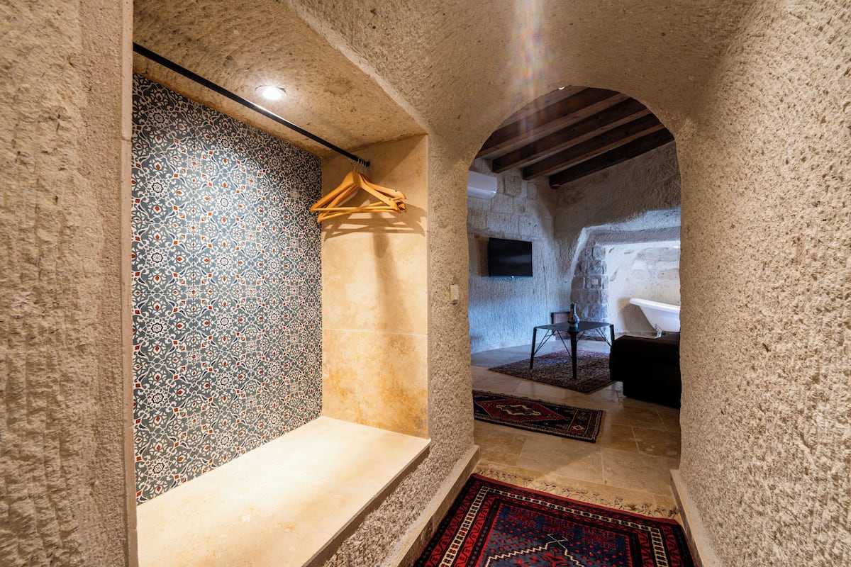 Honeymoon Suite, Terrace, Valley View