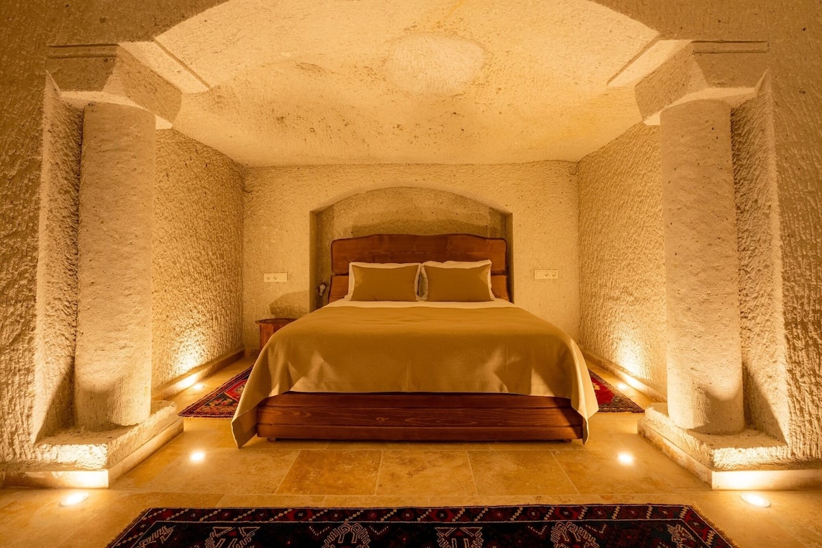 Luxury Suite | 1 bedroom, individually furnished, desk, laptop workspace