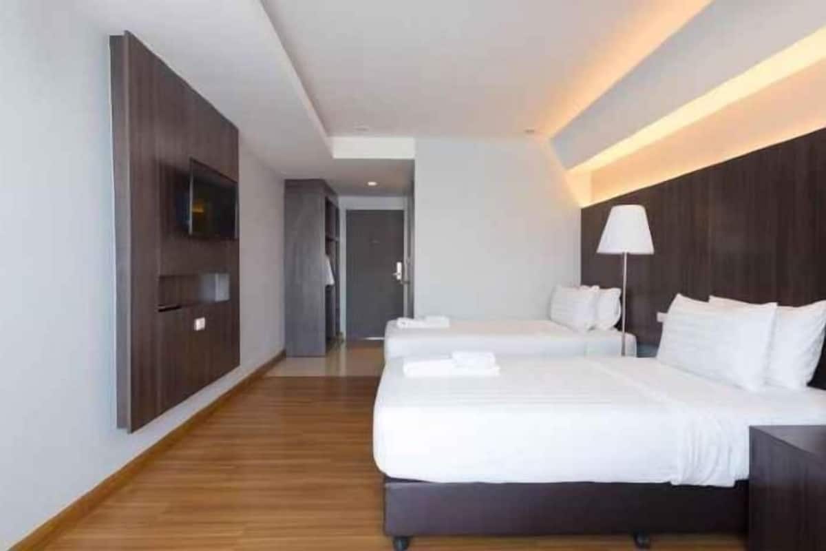 Individually furnished, desk, blackout drapes, free WiFi