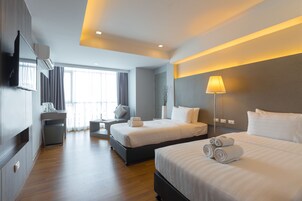 Deluxe Twin Room  | ตกแต่งพิเศษโดยเฉพาะ, โต๊ะทำงาน, ผ้าม่านกันแสง, Wi-Fi ฟรี