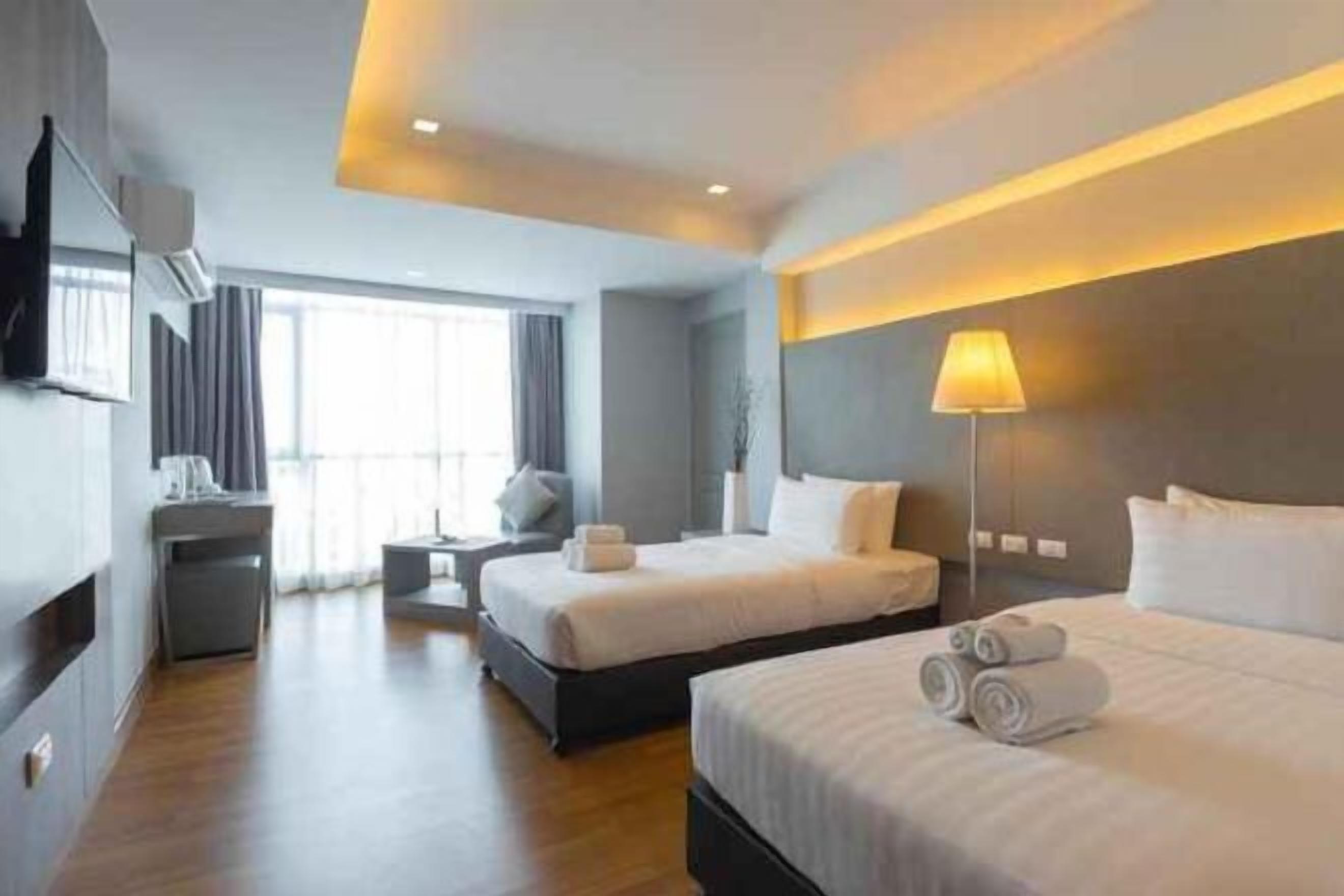 Individually furnished, desk, blackout curtains, free WiFi