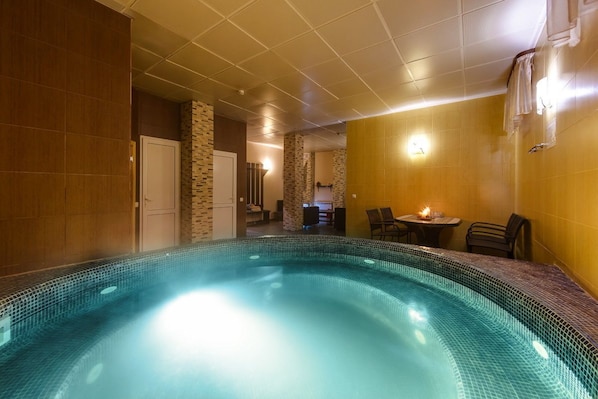 Bathtub spa indoor
