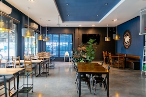 Desayuno buffet (THB 300 por persona)