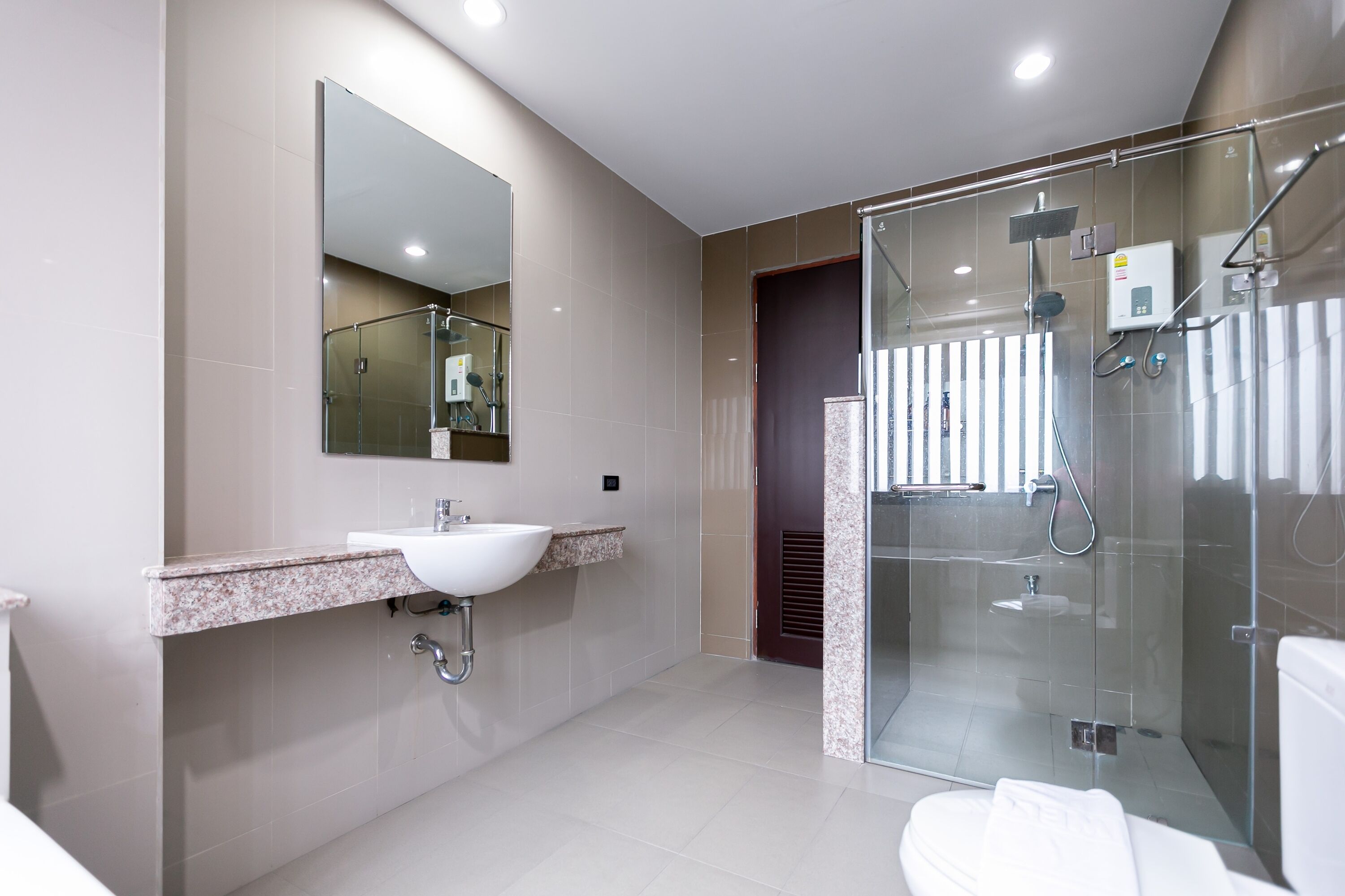 Deluxe Room  | Bathroom | Shower, free toiletries, towels