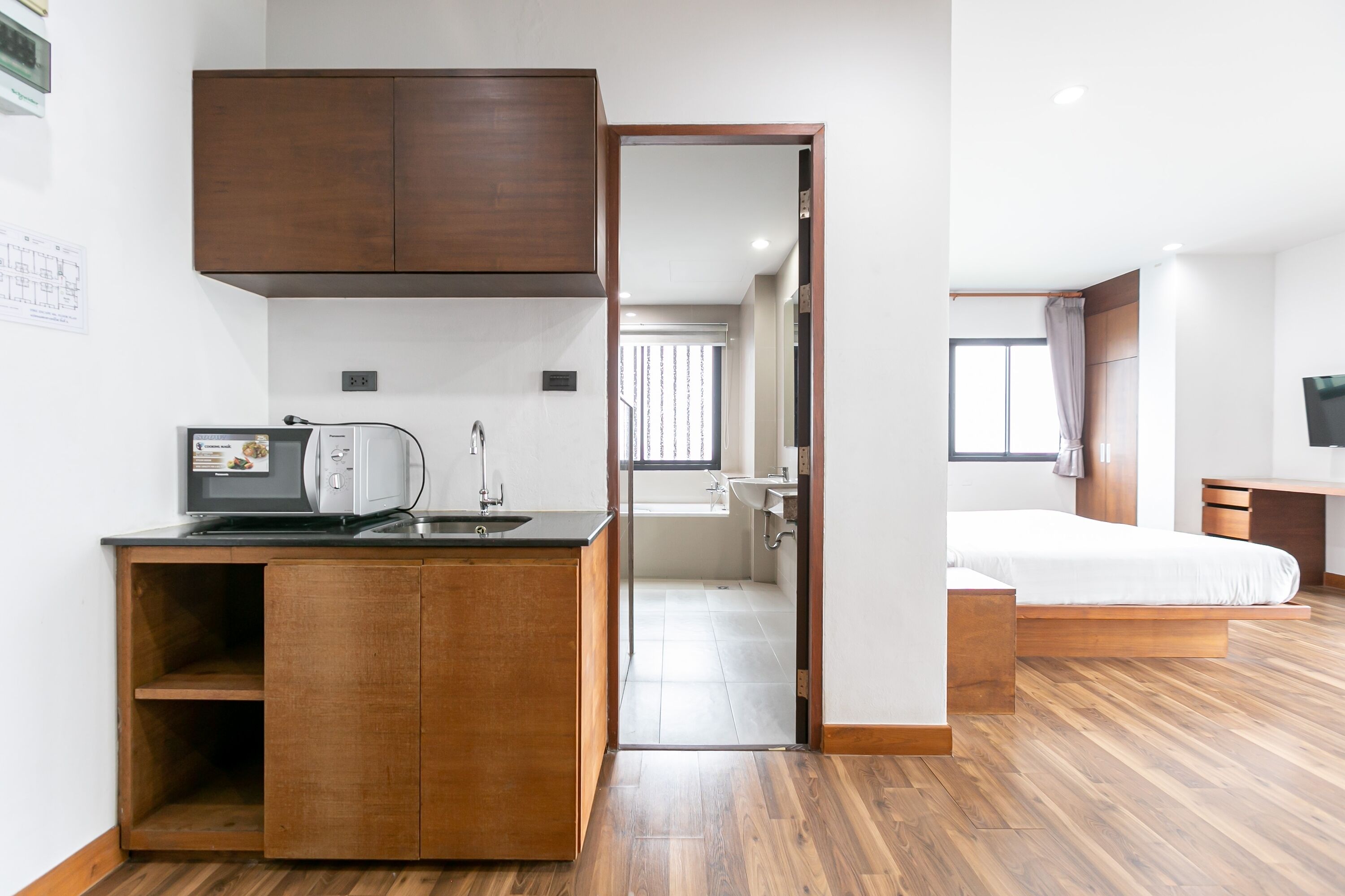 Deluxe Room  | Desk, blackout drapes, free WiFi, bed sheets