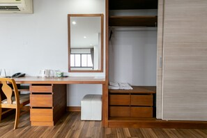Deluxe Room  | Desk, blackout drapes, free WiFi, bed sheets - Farthai Residence (Phan Thong)