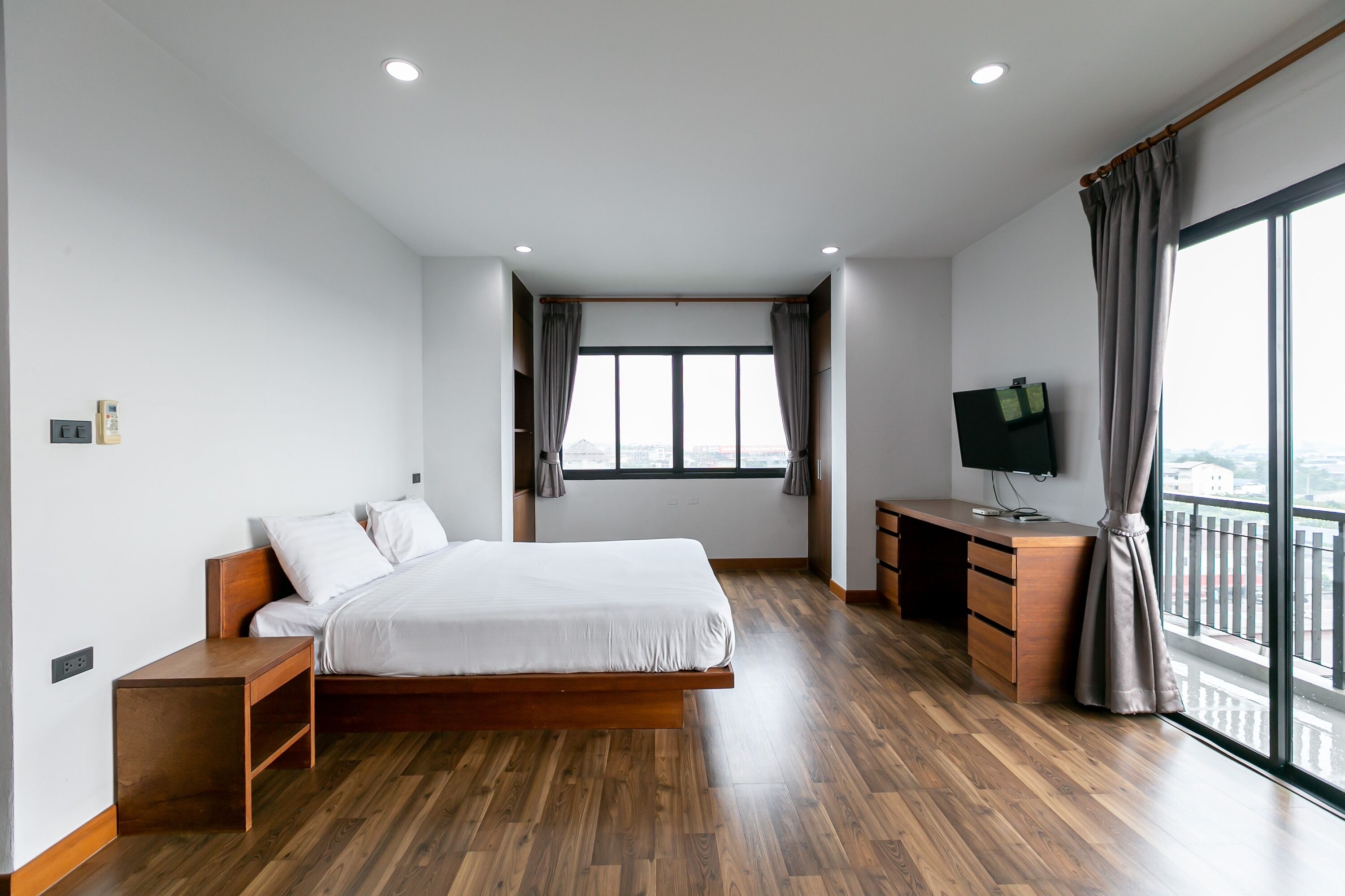 Deluxe Room  | Bureau, rideaux occultants, Wi-Fi gratuit, draps fournis