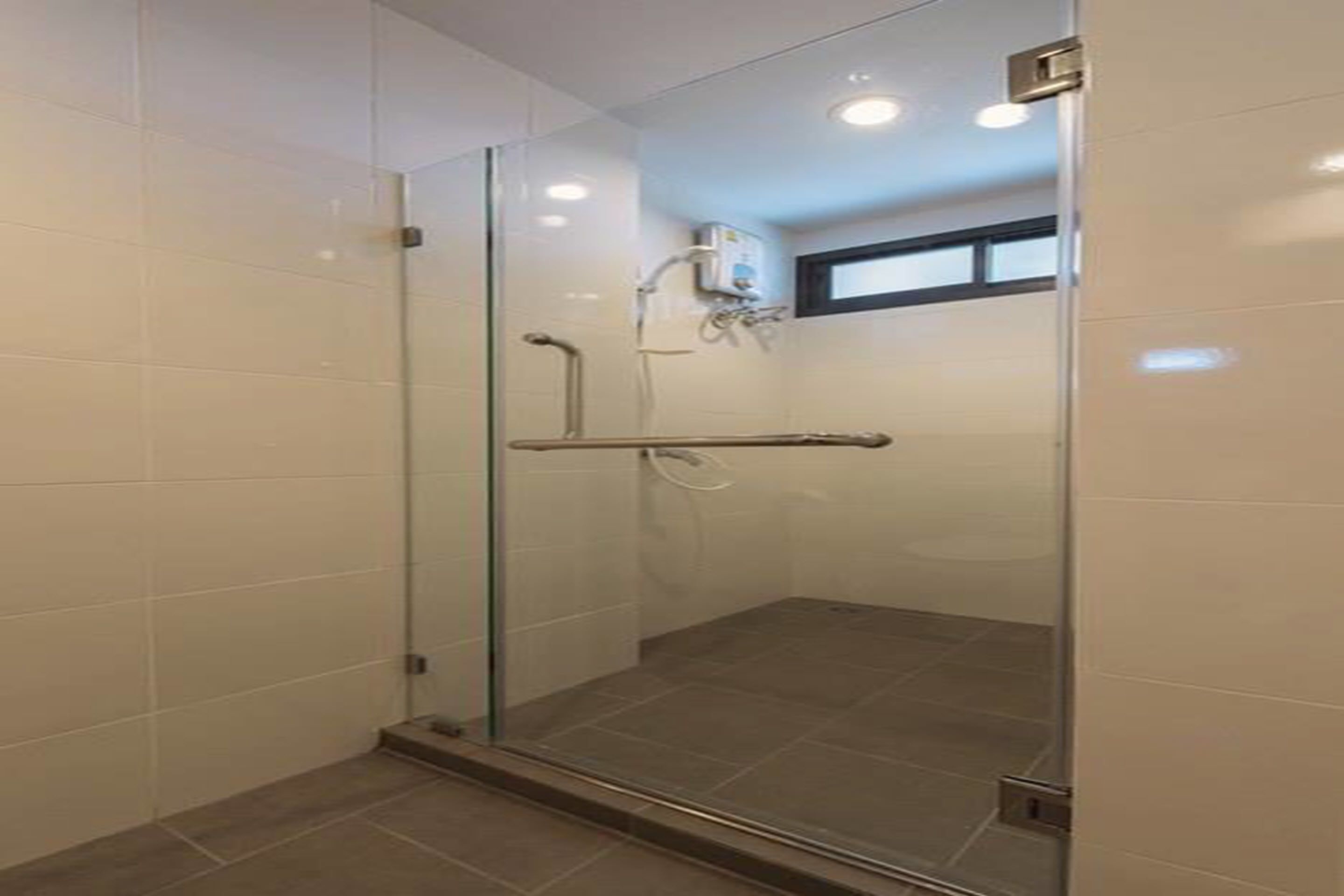 shower, free toiletries, towels