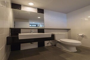 淋浴設備、免費盥洗用品、毛巾