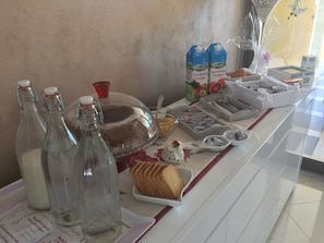 Esmorzar diari d'estil bufet (3 EUR per persona)