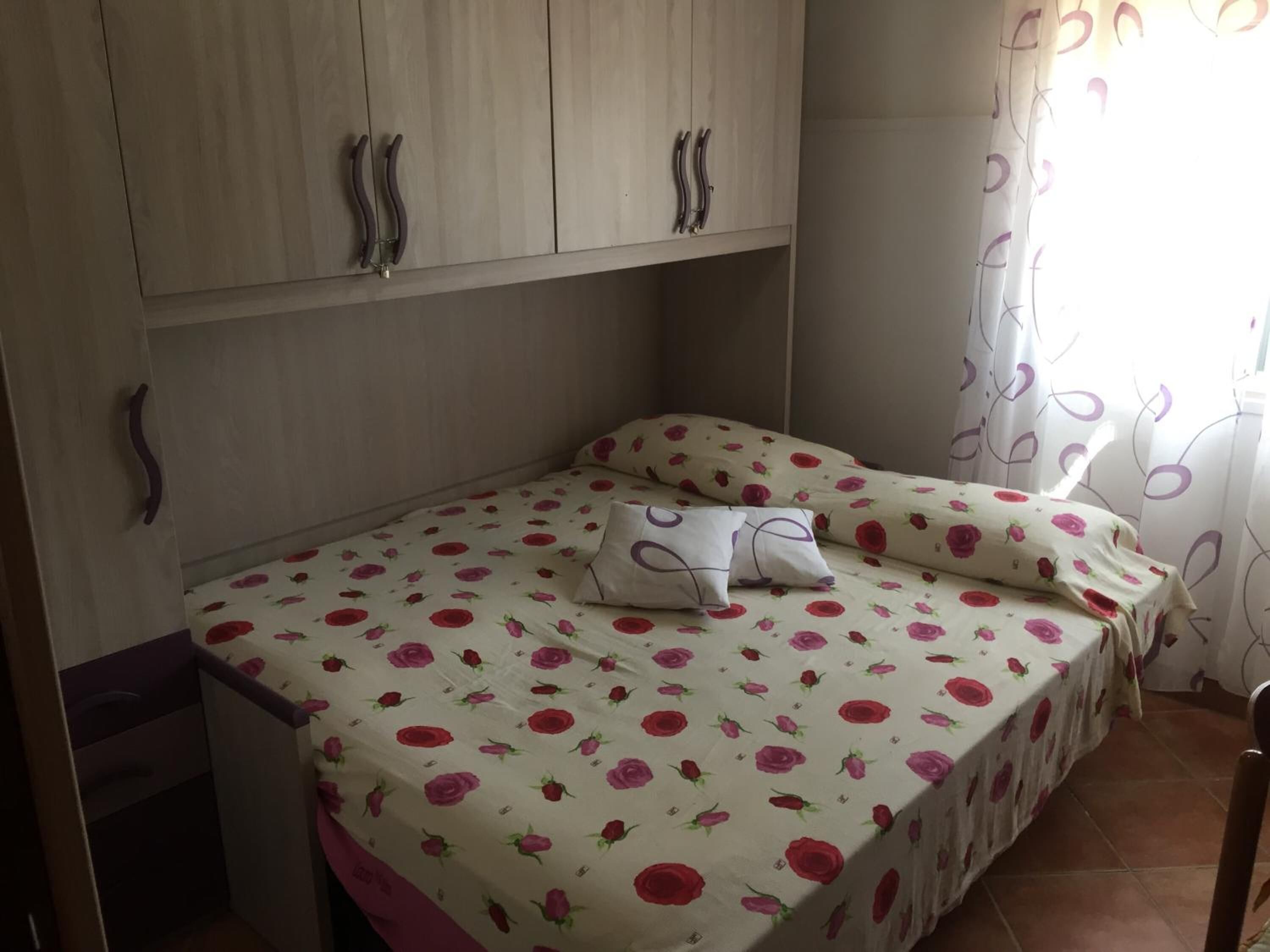 Desk, rollaway beds, free WiFi, bed sheets