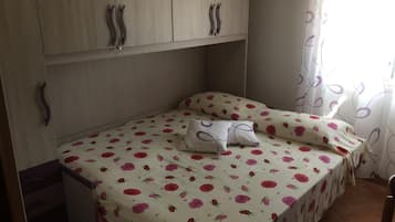 Desk, rollaway beds, free WiFi, bed sheets