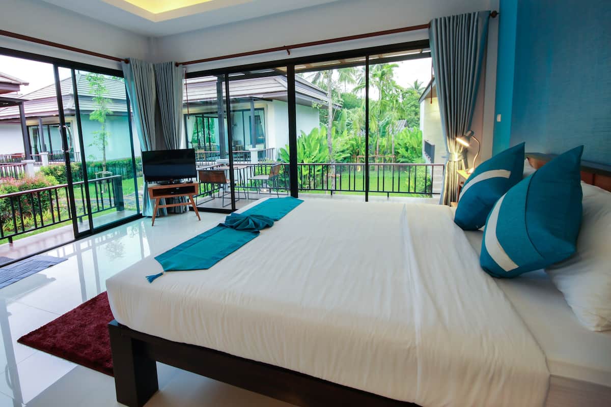 deluxe villa, 1 king bed, garden view, garden area | view from room