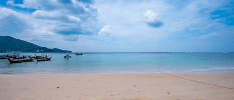 Una spiaggia nelle vicinanze