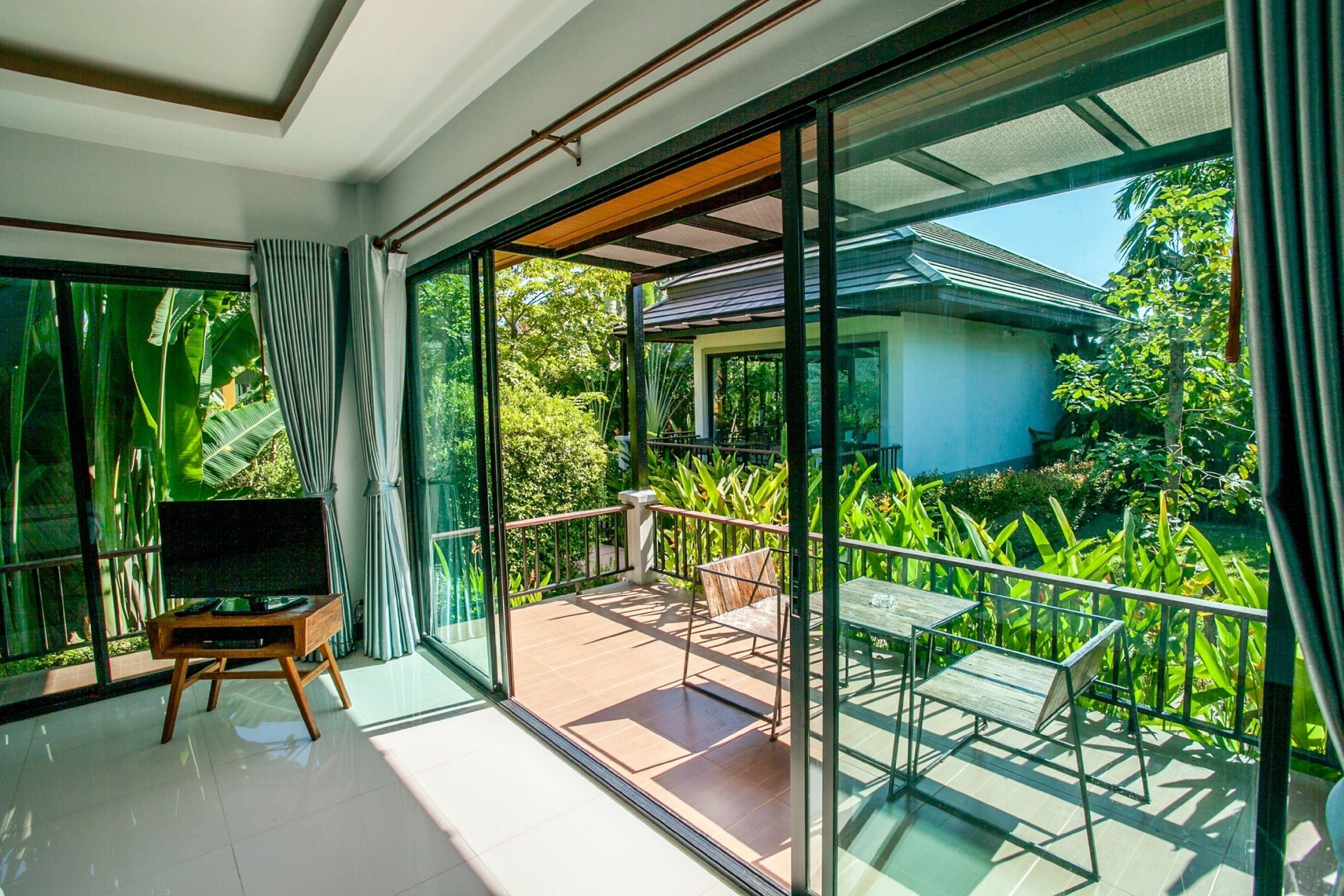 ดีลักซ์วิลล่า, เตียงคิงไซส์ 1 เตียง, วิวสวน, ติดสวน | เครื่องนอนระดับพรีเมียม, เตียง Select Comfort, ตู้นิรภัยในห้องพัก