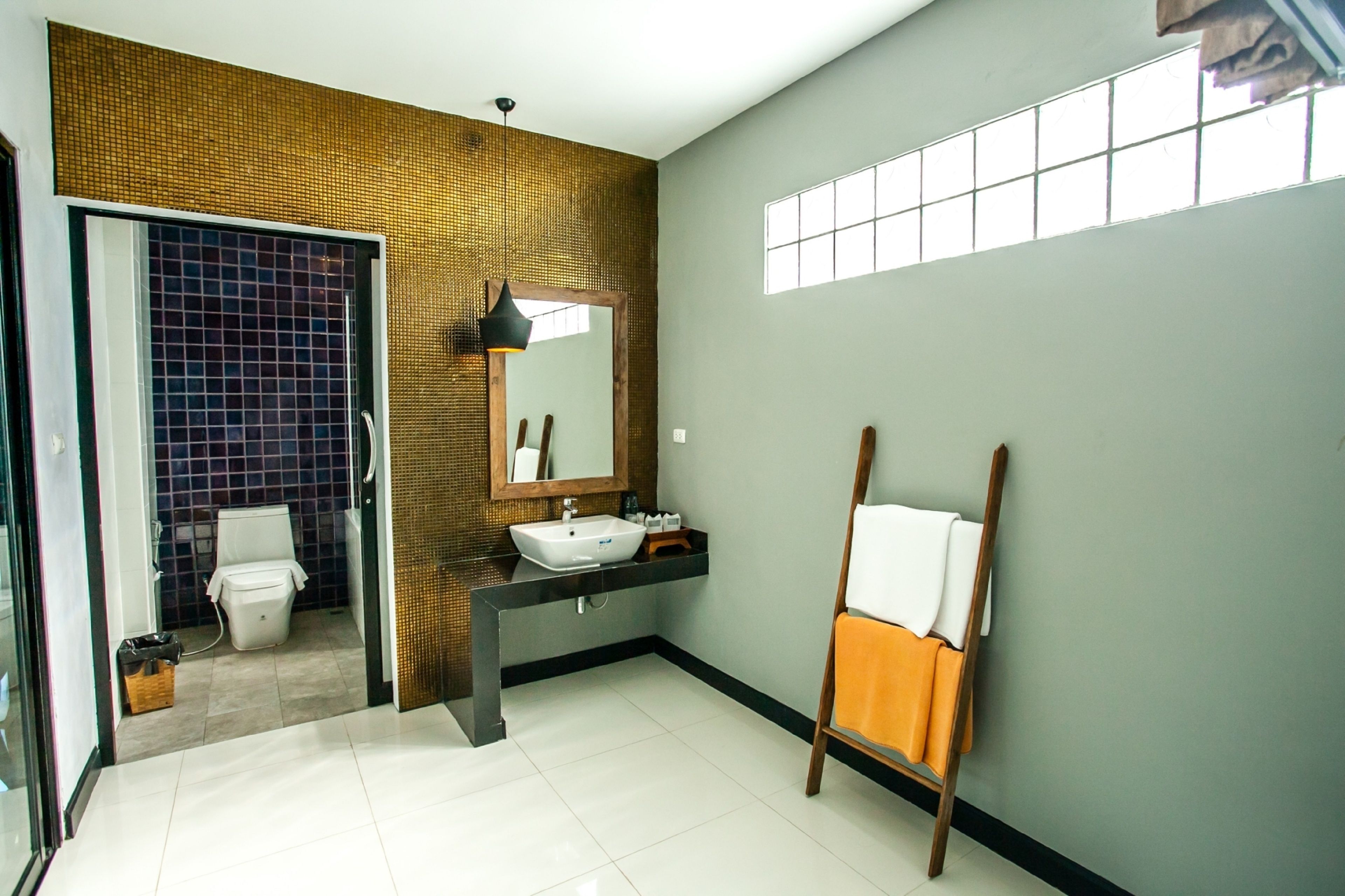 deluxe villa, 1 king bed, garden view, garden area | premium bedding, select comfort beds, in-room safe, desk