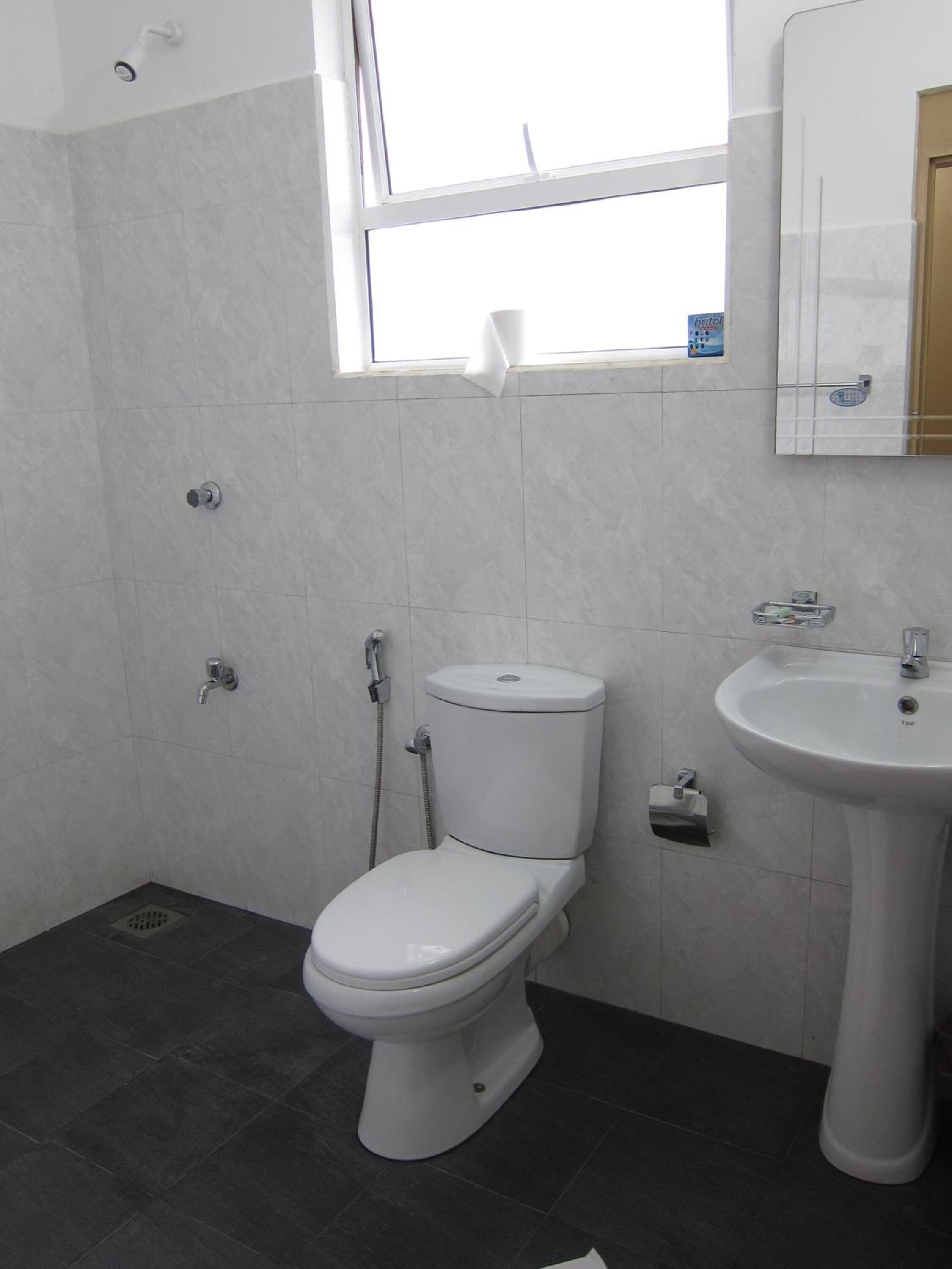 shower, free toiletries, bathrobes, towels