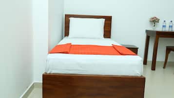 Chambre Simple Standard | Ameublement personnalisé, bureau