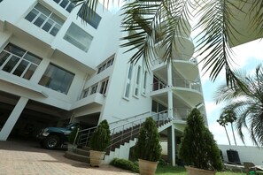 Front of property - Hotel Oviya (Vavuniya)