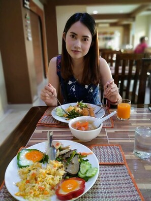 Desayuno estilo bufé