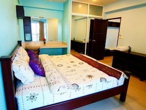 In-room safe, desk, laptop workspace, free WiFi