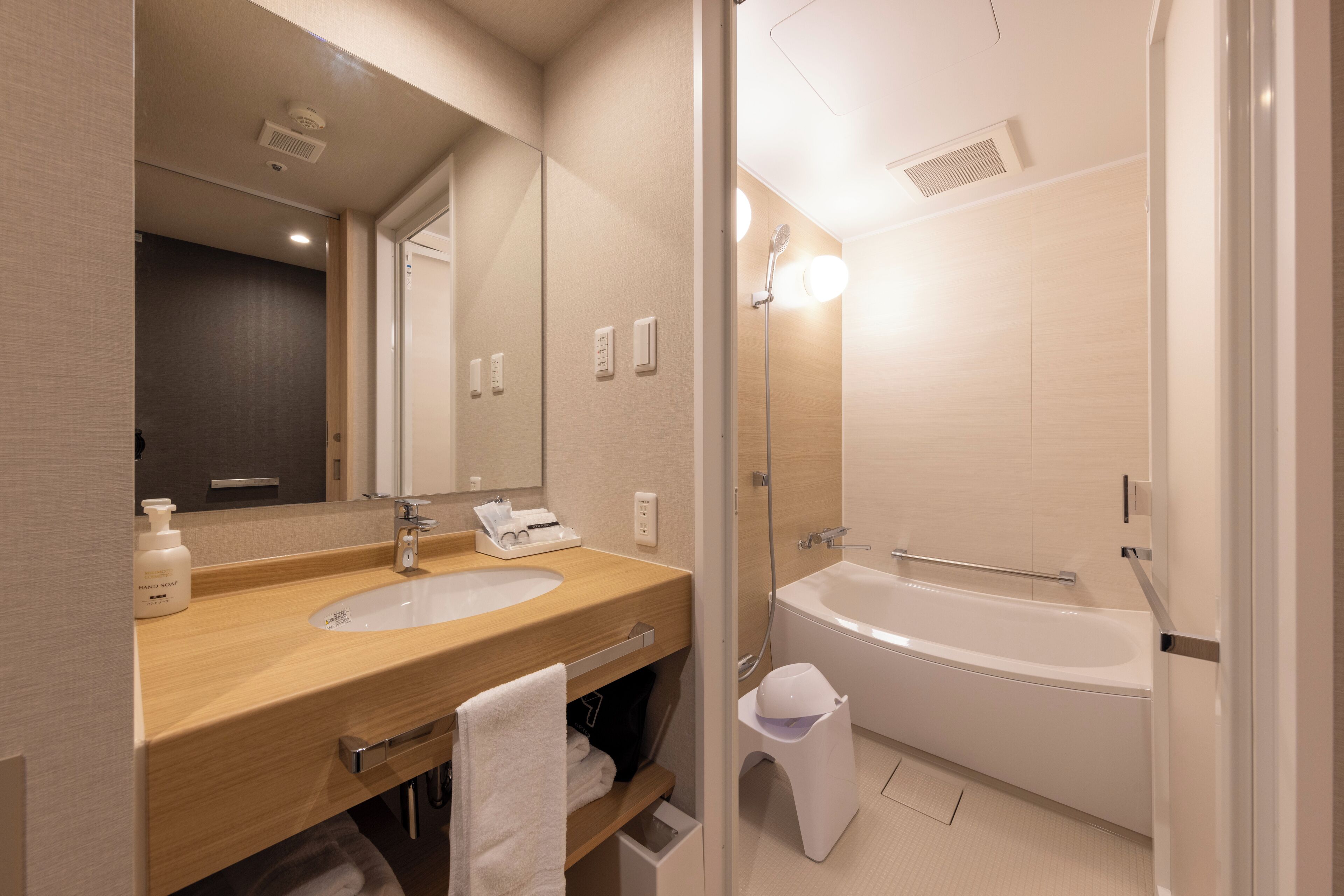 annex grande moderate twin room | iron/ironing board, free wifi