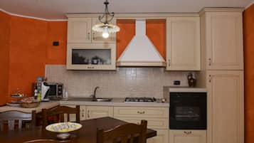 Doppelzimmer, Gemeinschaftsbad | Eigene Küche | Mikrowelle, Kochgeschirr/Geschirr/Besteck