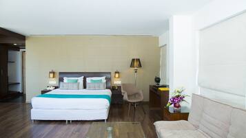 Family Suite, 1 Bedroom, City View, Executive Level | Minibar, in-room safe, desk, iron/ironing board