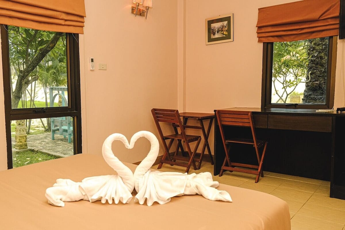 Standard Room (Resort Zone) | In-room safe, laptop workspace, free WiFi