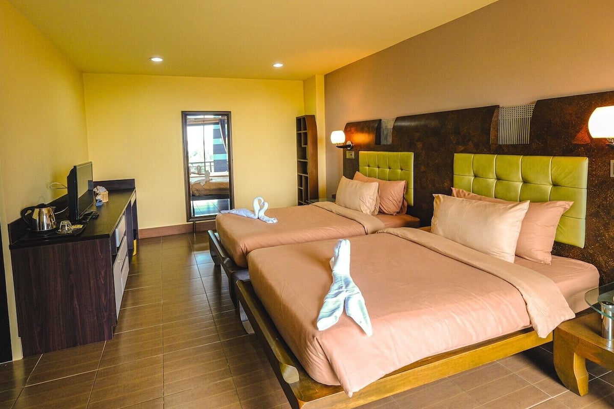 Basic Suite, 1 Bedroom - Twin Bed | 객실 내 금고, 노트북 작업 공간, 무료 WiFi