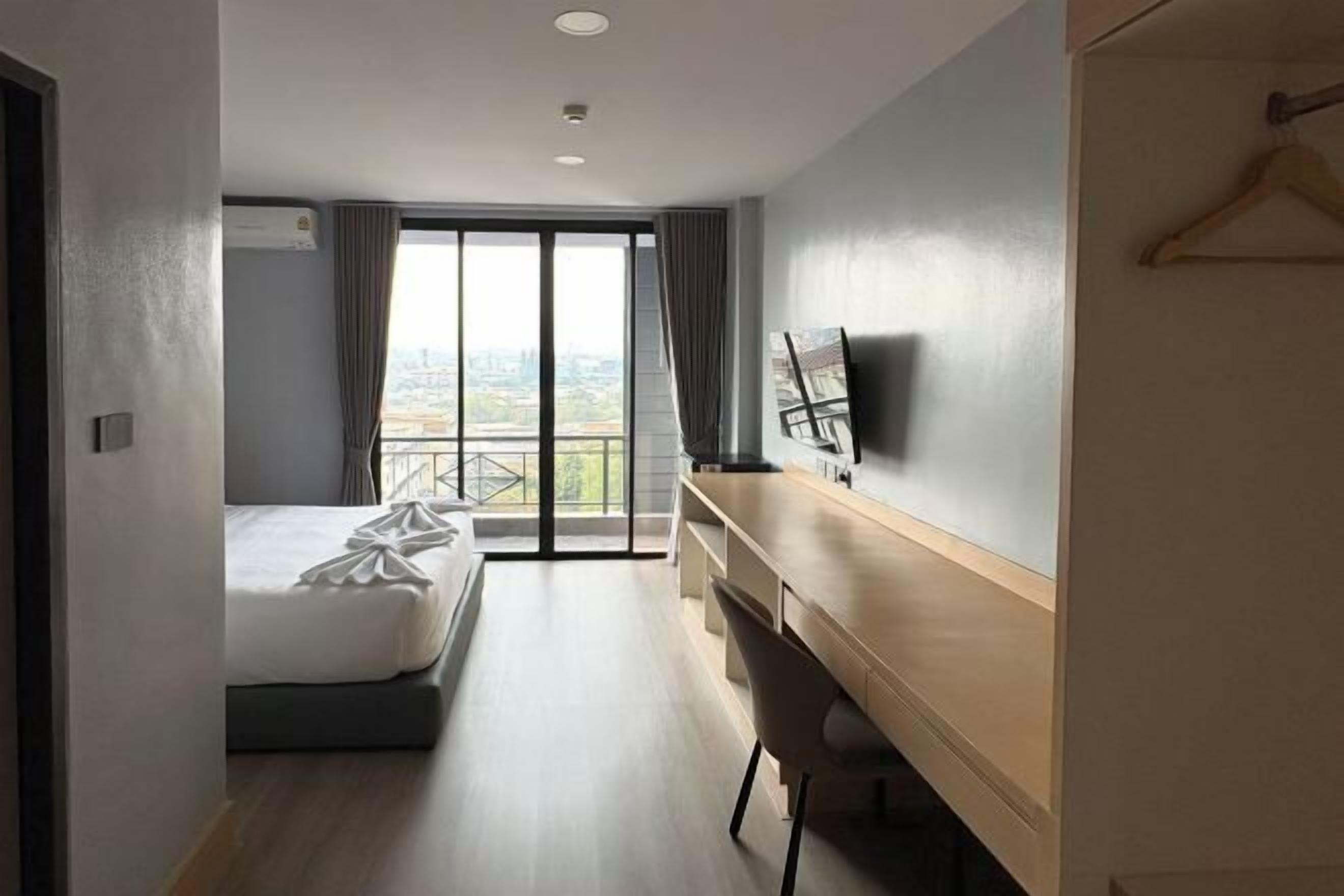 Caja fuerte, espacio para trabajar con un portátil, wifi gratis