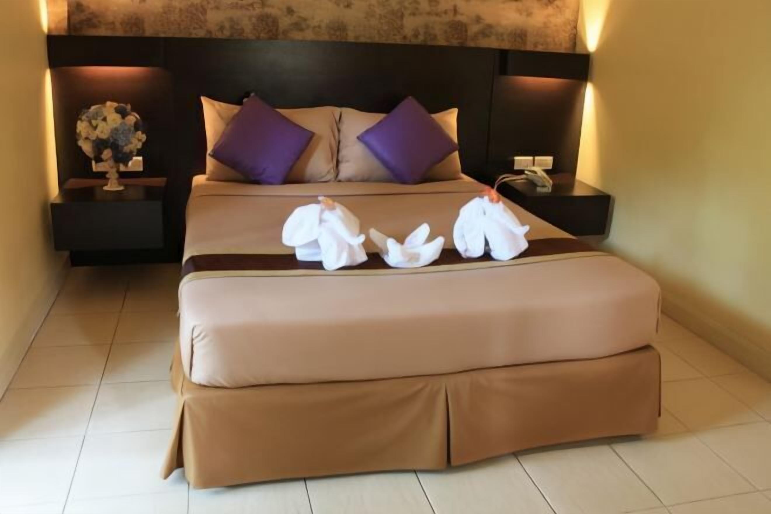 In-room safe, laptop workspace, free WiFi