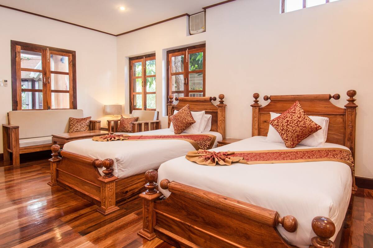 Deluxe Twin Room (Ground Floor) | Bar mini, meja, langsir/tirai gelap terus, katil lipat simpan/tambahan 