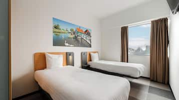 Standard Twin Room | Desk, soundproofing, free WiFi, bed sheets