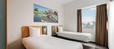 Standard tvåbäddsrum | Skrivbord, ljudisolering, gratis wi-fi och sängkläder